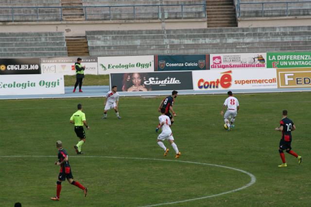 (VIDEO) Che brutto Cosenza. I rossoblu, come a Foggia, giocano solo un tempo e con il Barletta finisce 1 a 1 77 CS BA 02