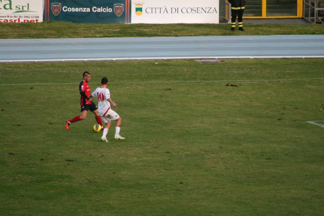 (VIDEO) Che brutto Cosenza. I rossoblu, come a Foggia, giocano solo un tempo e con il Barletta finisce 1 a 1 84 CS BA 12