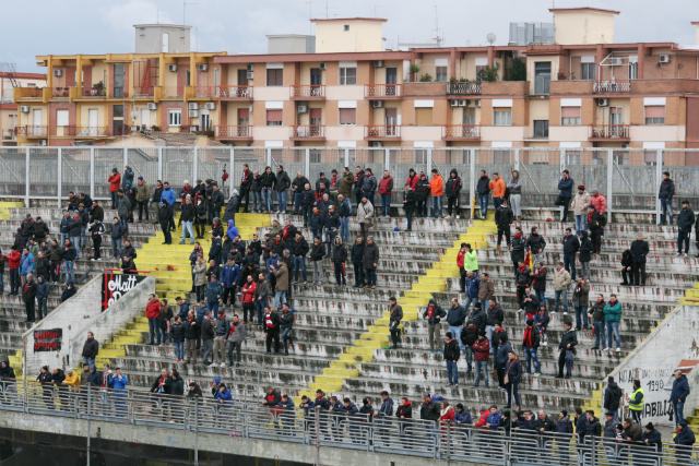 Cosenza che scoppola! I rossoblu giocano solo un tempo e il Foggia cala il poker. Allo Zaccheria finisce 4 a 1 67 Fo CS 02