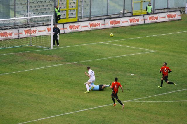 Cosenza che scoppola! I rossoblu giocano solo un tempo e il Foggia cala il poker. Allo Zaccheria finisce 4 a 1 71 Fo CS 07