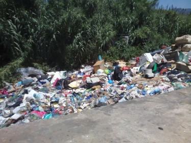 Distrutte le baracche disabitate, tendopoli inospitale. I residenti: 'Non siamo animali' (FOTO) 145 campo-rom-cosenza-sgombero (21)