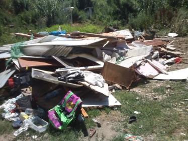 Distrutte le baracche disabitate, tendopoli inospitale. I residenti: 'Non siamo animali' (FOTO) 147 campo-rom-cosenza-sgombero (23)