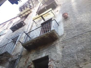 Un altro crollo a Cosenza Vecchia, evacuata una famiglia (FOTO) 112 crollo-cosenza-vecchia (12)