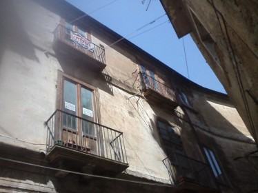 Un altro crollo a Cosenza Vecchia, evacuata una famiglia (FOTO) 115 crollo-cosenza-vecchia (17)