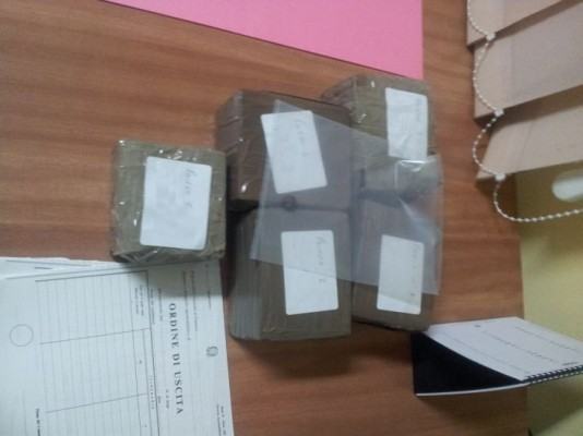 Laino Borgo, il fiuto del cane antidroga delle Fiamme Gialle scopre 5 chili di hashish (FOTO) 60 ?????????????