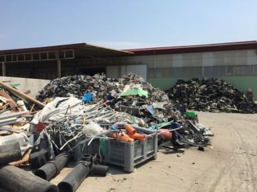 Quando la differenziata diventa business, a Corigliano la plastica si ricicla creando lavoro (FOTO) 74 RIGENERA-230715 (4)