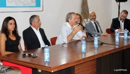 Presentata la squadra cosentina che parteciperà al campionato di serie A di calcio a cinque (FOTO) 78 vizza parla al tavolo presidenziale