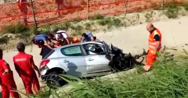 Caravan si scontra con un'auto sulla statale 534 a Doria (CS): 5 feriti, un uomo gravissimo (FOTO) 59 Peugeot