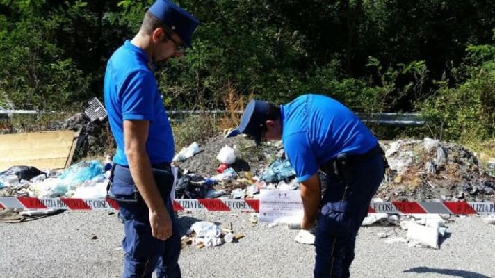 Rifiuti sulla SS 107, Occhiuto emette un'ordinanza straordinaria e dichiara guerra agli incivili 58 Rifiuti 03