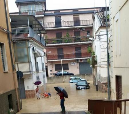 Emergenza Maltempo, Corigliano invasa dall'acqua. Paura anche a Rossano (FOTO e VIDEO) 70 corigliano maltempo 3