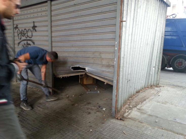 Cosenza: riqualificazione via Padre Giglio, prosegue la demolizione dei box 64 Box Via padre giglio_01