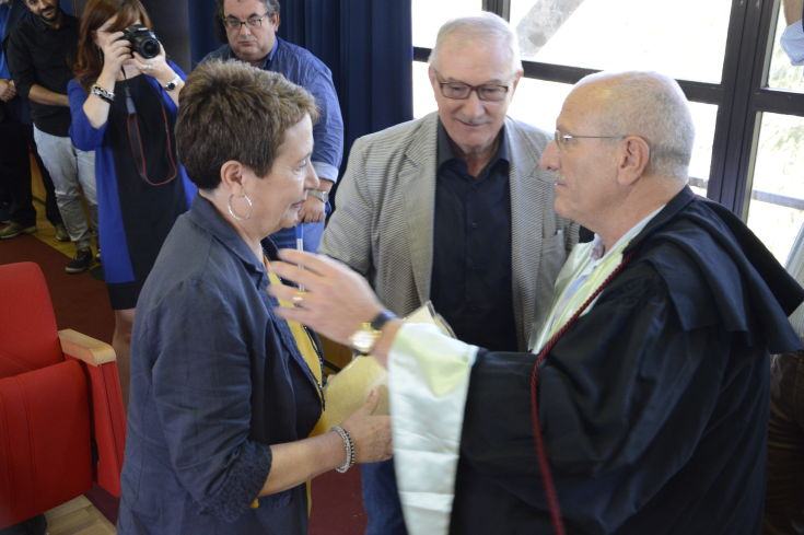 Daniela De Pascalis: premiato il suo coraggio. Diventa dottoressa e gli viene intitolato il laboratorio sulla resilienza e disabilità 54 I genitori di Daniela De Pascalis