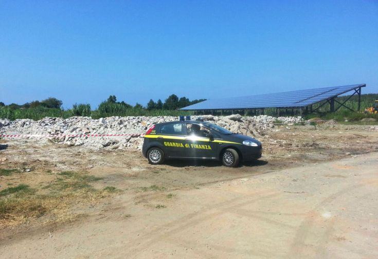Cosenza, la Finanza sequestra una discarica di rifiuti speciali. Due denunce 56 IMG-20150907-WA0000