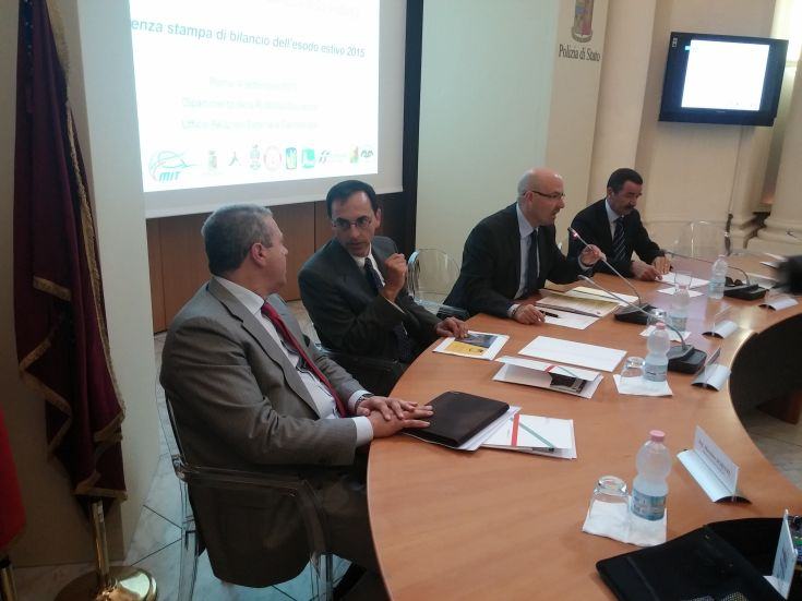 Tavolo relatori (2)