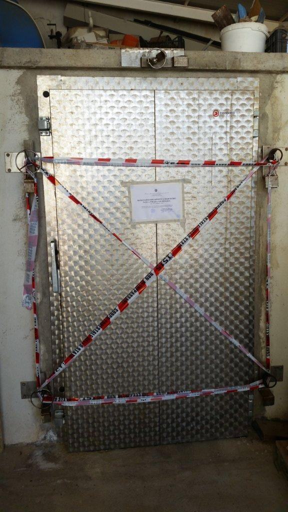 Amantea, sequestrato un laboratorio di fichi trattati con gas tossico. Denunciato il titolare 54 20151009_115742
