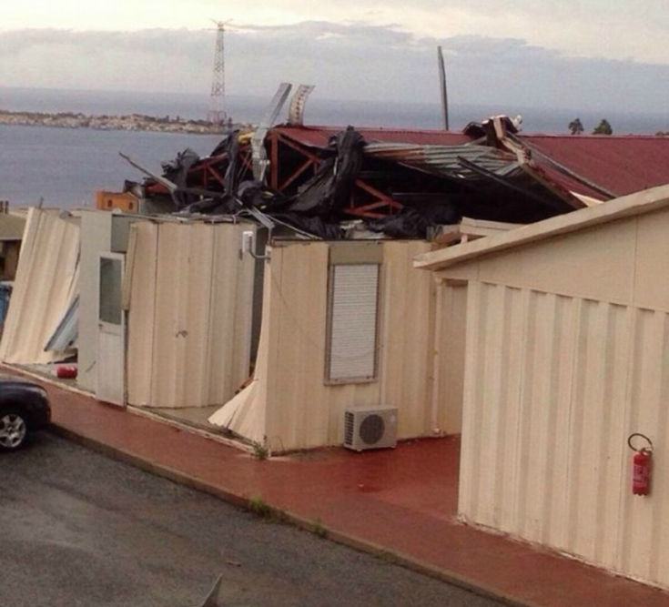 Dormitori dei dipendenti Salerno Reggio presso santa trada di scilla la furia del vento ha distrutto una struttura
