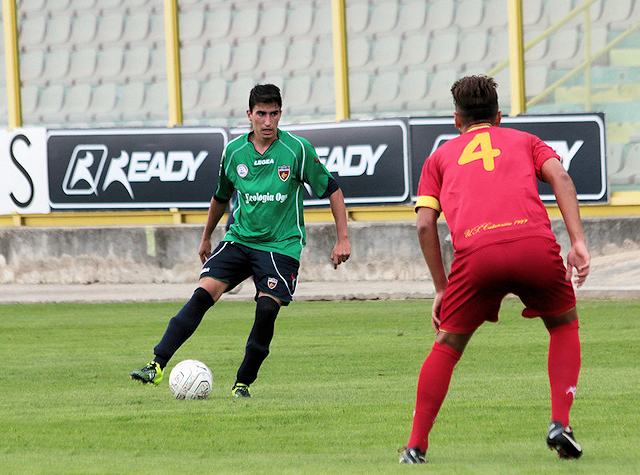 Il giovane centrocampista rossoblu nel derby di Catanzaro