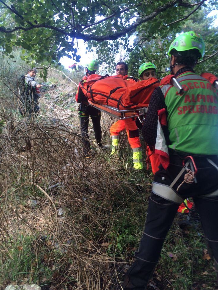 Ritrovata viva Brunella Guagliani, la donna portata a braccia dai soccorritori dopo 8 ore dal ritrovamento 60 IMG-20151007-WA0007