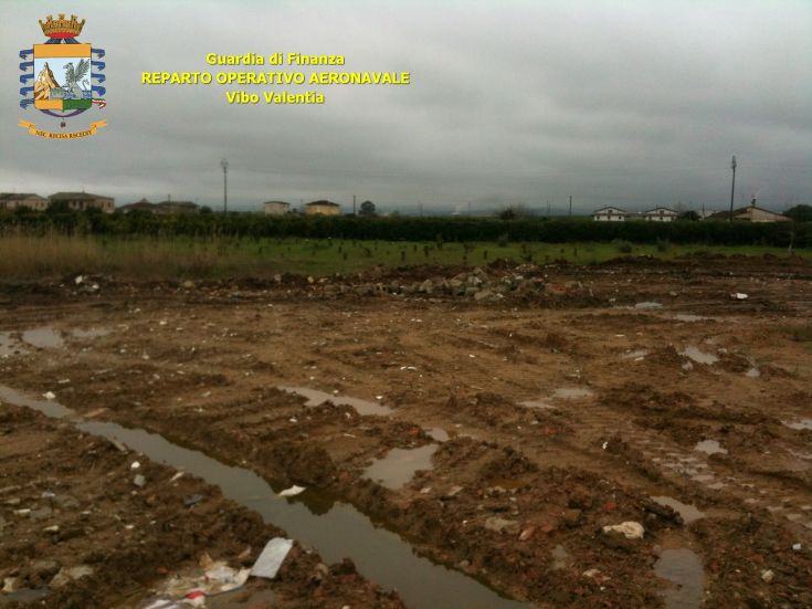 Corigliano, due terreni da 9 mila metri quadrati usati come discarica. Emessi 10 avvisi di garanzia 54 RoanViboValentia 13.10.2015 (1)
