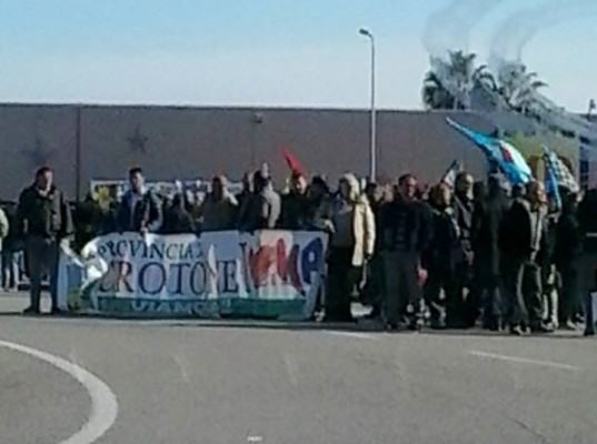 Mobilitazione sindacati: disagi e blocchi all'uscita della A3 di Cosenza Nord, 106 jonica e imbarchi di Villa (FOTO) 70 Crotone