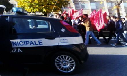 Cosenza diffida Renzi, studenti e docenti in protesta: 'Non sfruttati per l'Enel, ma per il centro storico' (FOTO) 83 IMG_20151113_093607