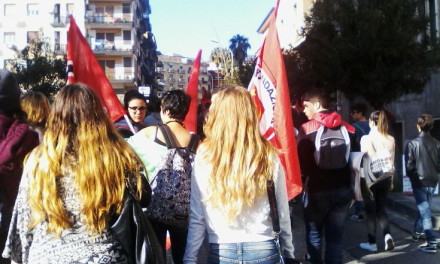 Cosenza diffida Renzi, studenti e docenti in protesta: 'Non sfruttati per l'Enel, ma per il centro storico' (FOTO) 85 IMG_20151113_094502