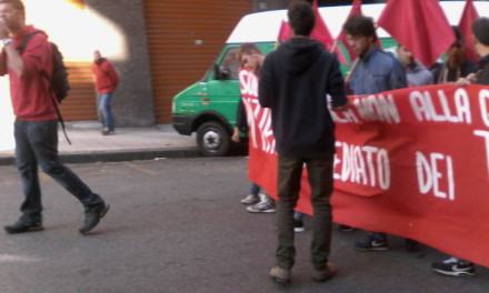 Cosenza diffida Renzi, studenti e docenti in protesta: 'Non sfruttati per l'Enel, ma per il centro storico' (FOTO) 90 IMG_20151113_095106