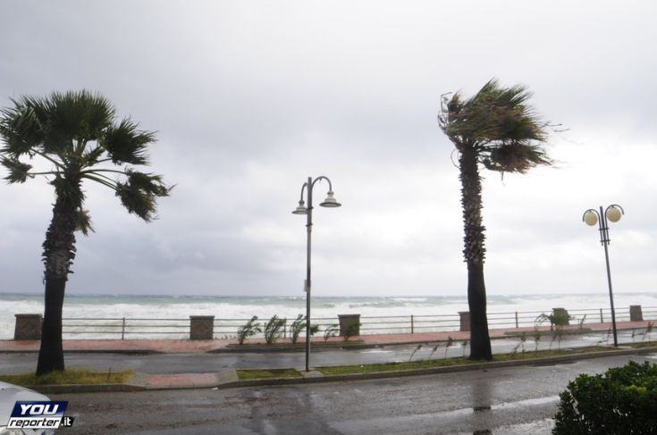 Il maltempo flagella la Calabria. Trovato morto il 43enne disperso a Taurianova. Violentissime mareggiate sullo Jonio 56 Maltempo3