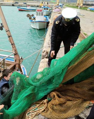 Gigantesca operazione della Guardia Costiera in Calabria: sequestrati 9.000 metri di reti illegali e 750 kg di pesce 57 Sequestro reti