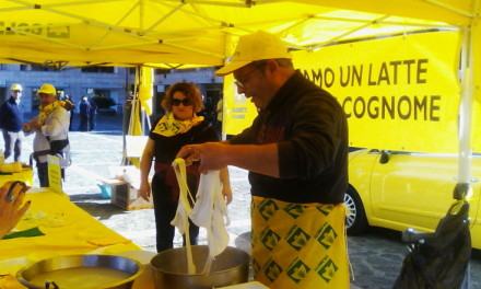 Produttori latte 'trasformano' il Metropolis in una stalla: ''Le multinazionali vi truffano'' (FOTO) 125 coldiretti-latte (14)