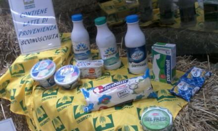 Produttori latte 'trasformano' il Metropolis in una stalla: ''Le multinazionali vi truffano'' (FOTO) 113 coldiretti-latte (2)