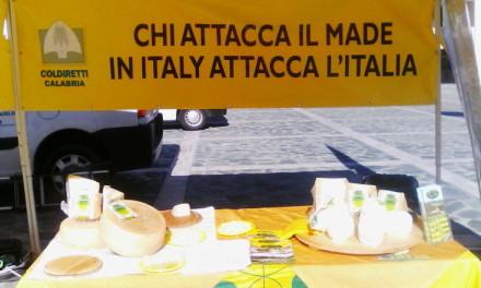 Produttori latte 'trasformano' il Metropolis in una stalla: ''Le multinazionali vi truffano'' (FOTO) 136 coldiretti-latte (25)