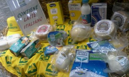 Produttori latte 'trasformano' il Metropolis in una stalla: ''Le multinazionali vi truffano'' (FOTO) 115 coldiretti-latte (4)