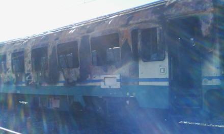 Incendio treno a via Popilia, verifiche tecniche confermano ipotesi dell'episodio doloso (FOTO) 80 vaglio-lise-incendio-trenop (1)