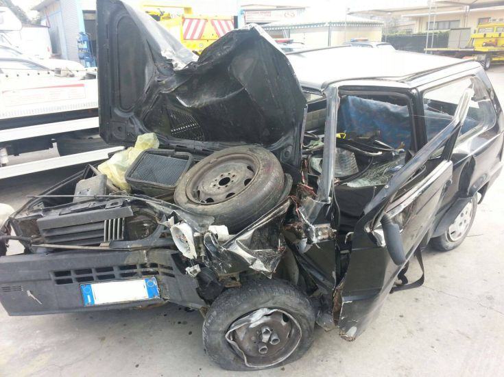 Nuovo incidente sulla Statale 106 a Montegiordano, tre feriti estratti dalle lamiere contorte di una Panda (AUDIO INTERVISTA) 52 Le condizioni in cui è ridotta la Fiat coinvolta nell'incidente