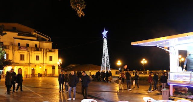 "Benvenuto Natale". A Cetraro dal 5 dicembre al via la seconda edizione con stand, musica, giochi, luci e laboratori creativi 59 Benvenuto-Natale-28