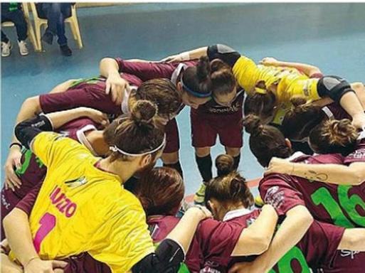 Minacce alla squadra di calcio a 5 femminile di Locri, il presidente: "Ci ritiriamo". Sul sito la scritta "Chiuso per dignità" 57 Locri calcio a 5_02