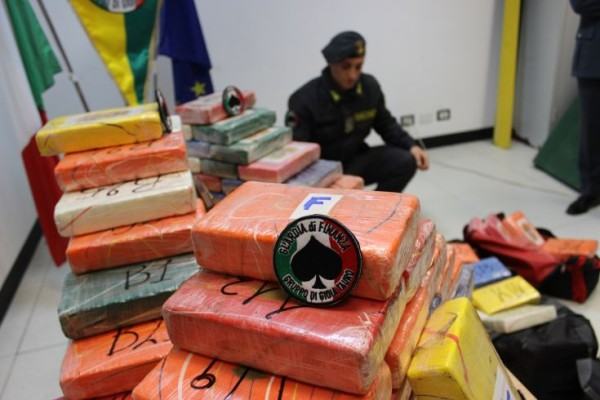 Sequestrati al porto di Gioia Tauro, 344 chili di cocaina purissima del valore di 70 milioni 55 L'enorme carico di droga sequestrato dai militari
