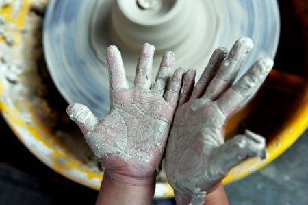 Anche i 'desideri' dei piccoli pazienti dell'Annunziata colorano l'Albero di Papa Francesco 54 laboratorio-ceramica