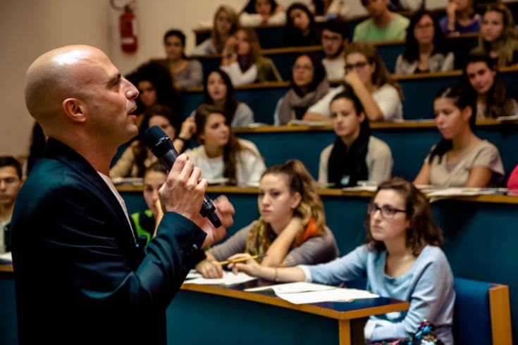 (AUDIO INTERVISTA ESCLUSIVA) Luca Abete di Striscia la Notizia all'Unical per il tour motivazionale #NonCiFermaNessuno 56 luca-incontra-gli-studenti