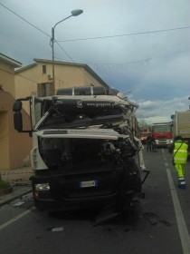 Scontro tra camion sulla statale 106 nel cosentino, tre feriti (FOTO) 66 106-camion5