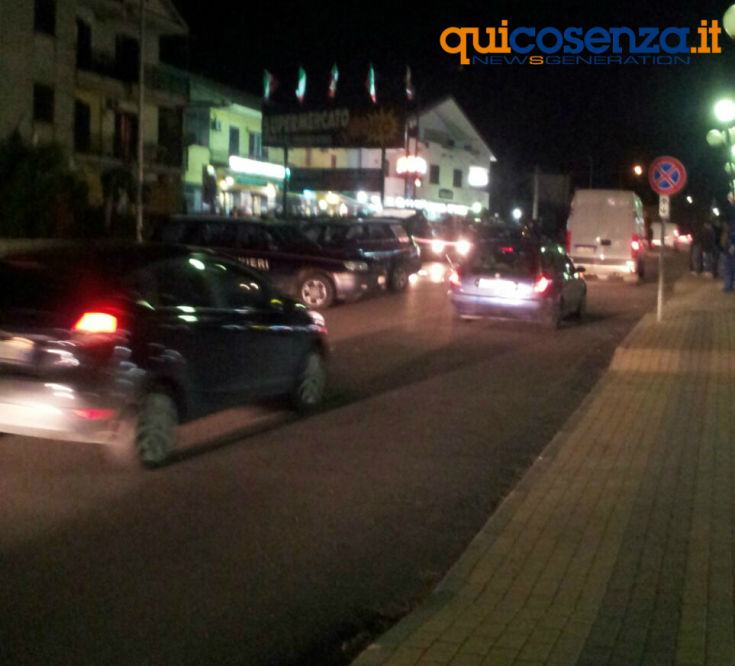 Drammatico incidente al bivio di Rose: coppia di pedoni investita da un'auto. Morta sul colpo una donna 57 Rose Inc2