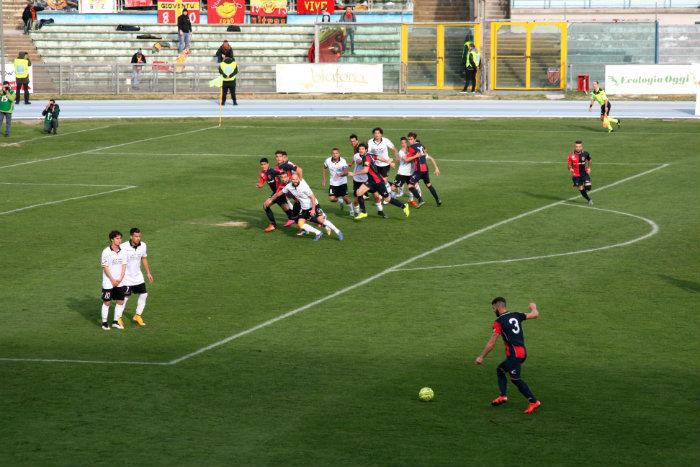 Il Cosenza torna a dettare legge al Marulla. Tre sberle al Messina e ottavo successo casalingo. Finisce 3 a 1 133 IMG_9408