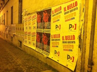 Il PD tappezza Cosenza di manifesti 'cantando vittoria' (FOTONOTIZIA) 61 pd-cosenza-elezioni