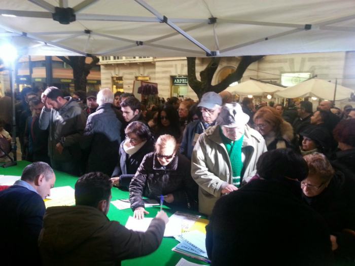 Petizione contro la Metro leggera, piazza XI settembre presa d’assalto (FOTO) 62 nometro 03