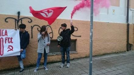 Studenti in piazza a Cosenza per dire no al contributo scolastico 57 COM 3