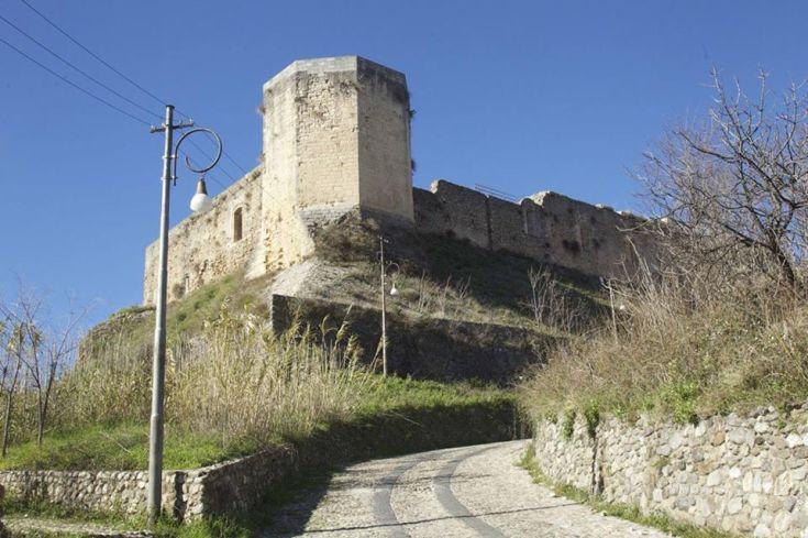 Trekking urbano domani alla scoperta del centro storico di Cosenza 54 castello svevo2