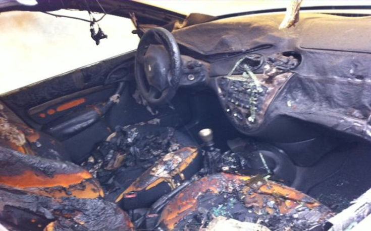 Ford Focus fiamme Cosenza