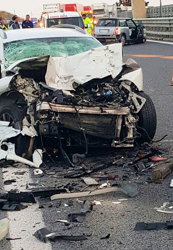 Incidente mortale sull'A3 tra Falerna e Lamezia, vittima un uomo di 47 anni 54 Incidente mortale Lamezia
