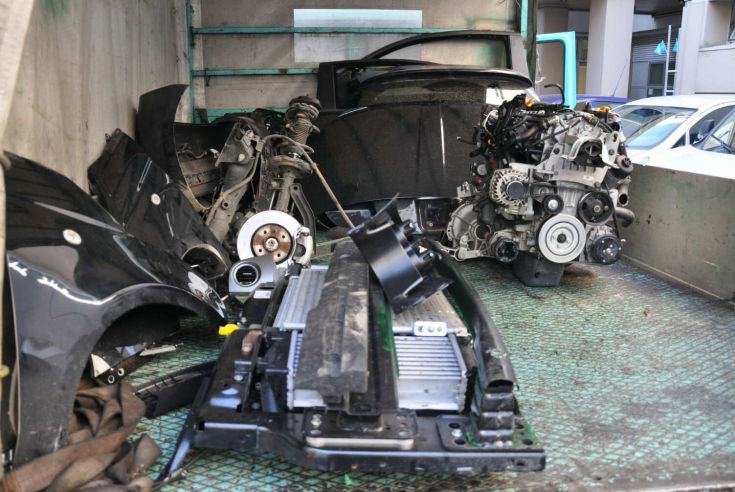 Cosenza: autocarro con pezzi d'auto rubati non si ferma all'alt, arrestato un 33enne 54 pezzi ricambio bevilacqua ricett